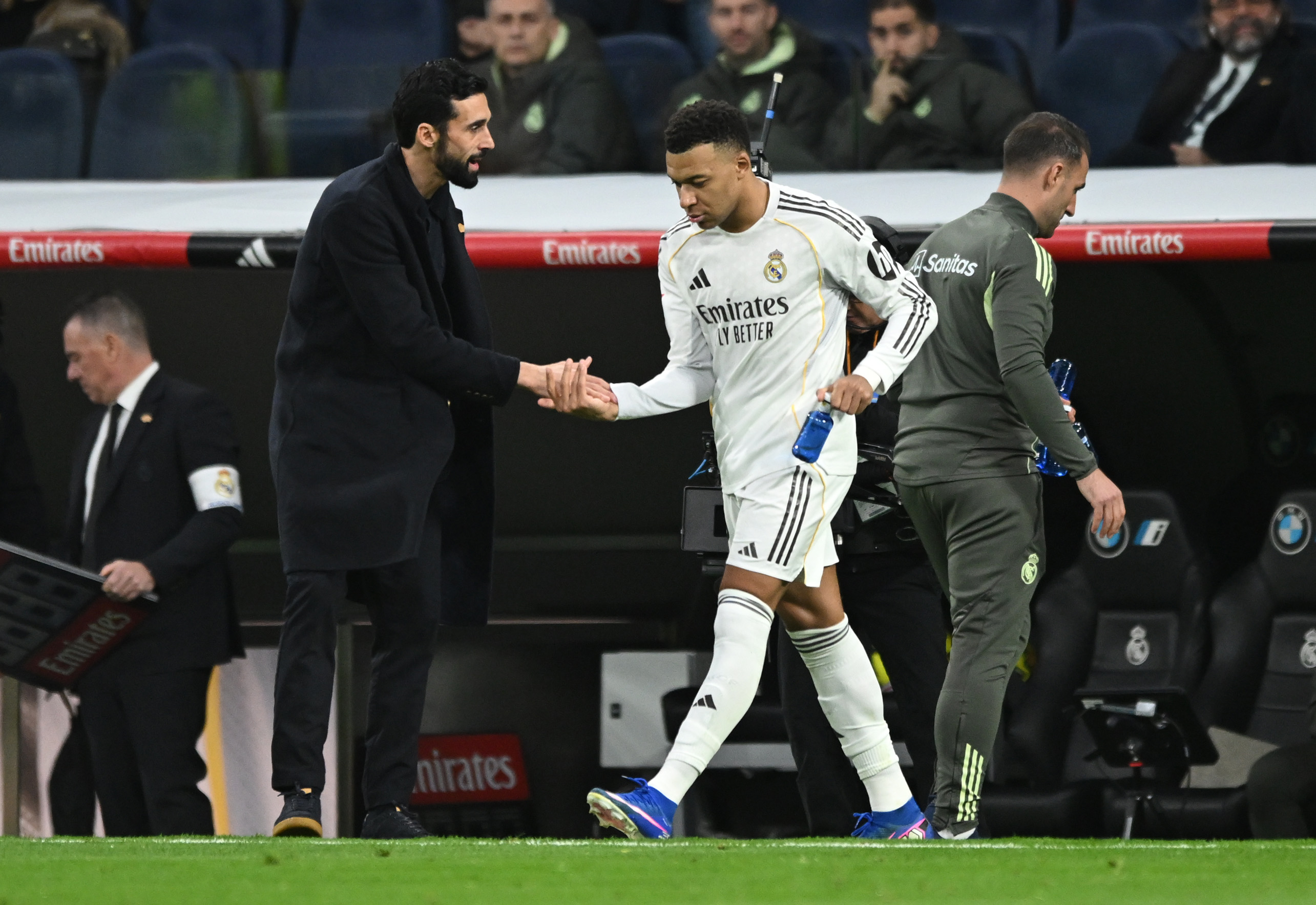 Real Madrid players on the pitch at the Bernabéu